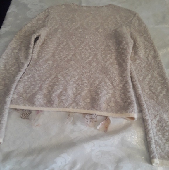 Beige knitted blouse. - Picture 4 of 4